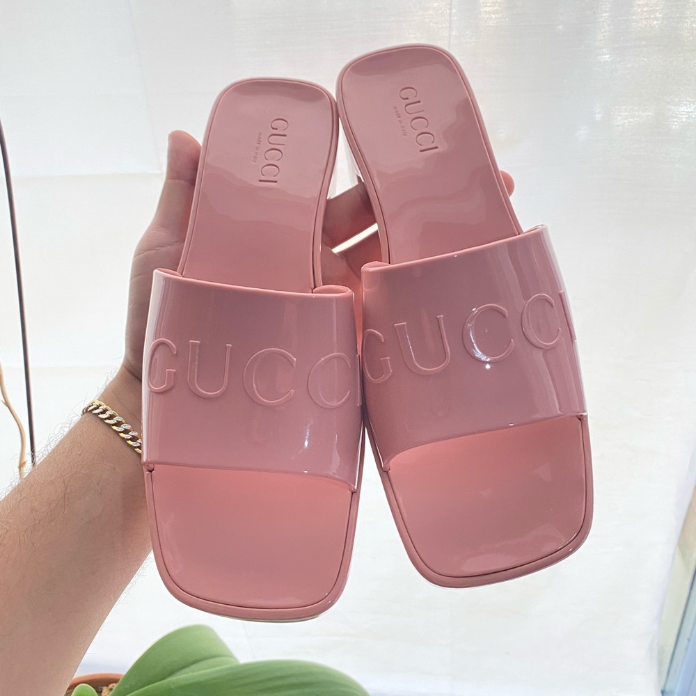 Gucci rubber slide sandal woman’s size 9